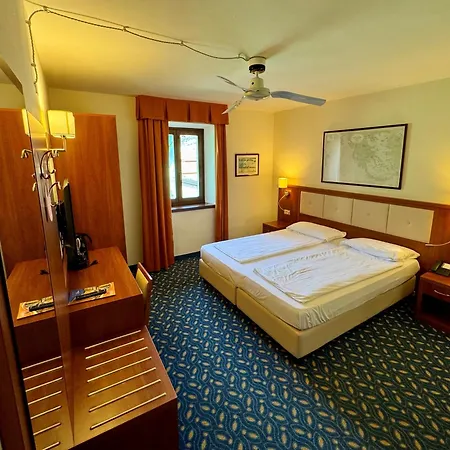 Szálloda Benaco 3*