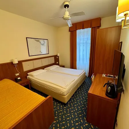 Benaco Szálloda 3*