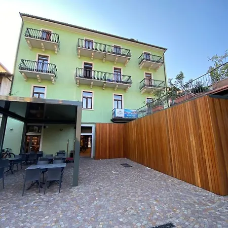 Benaco Отель 3*