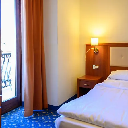 Benaco Отель 3*