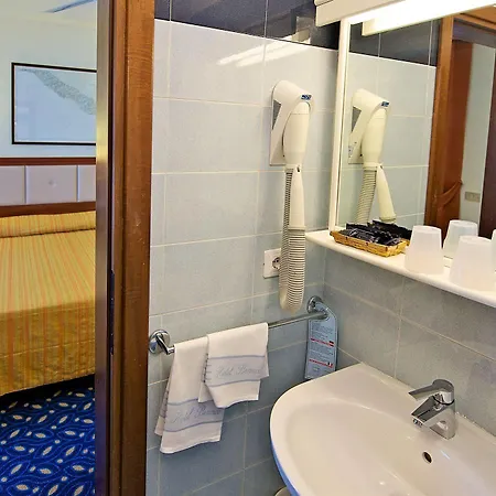 Отель Benaco 3*